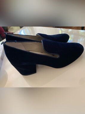 Classic BODEN Navy Velvet Block Heel Loafer Women's Size 37